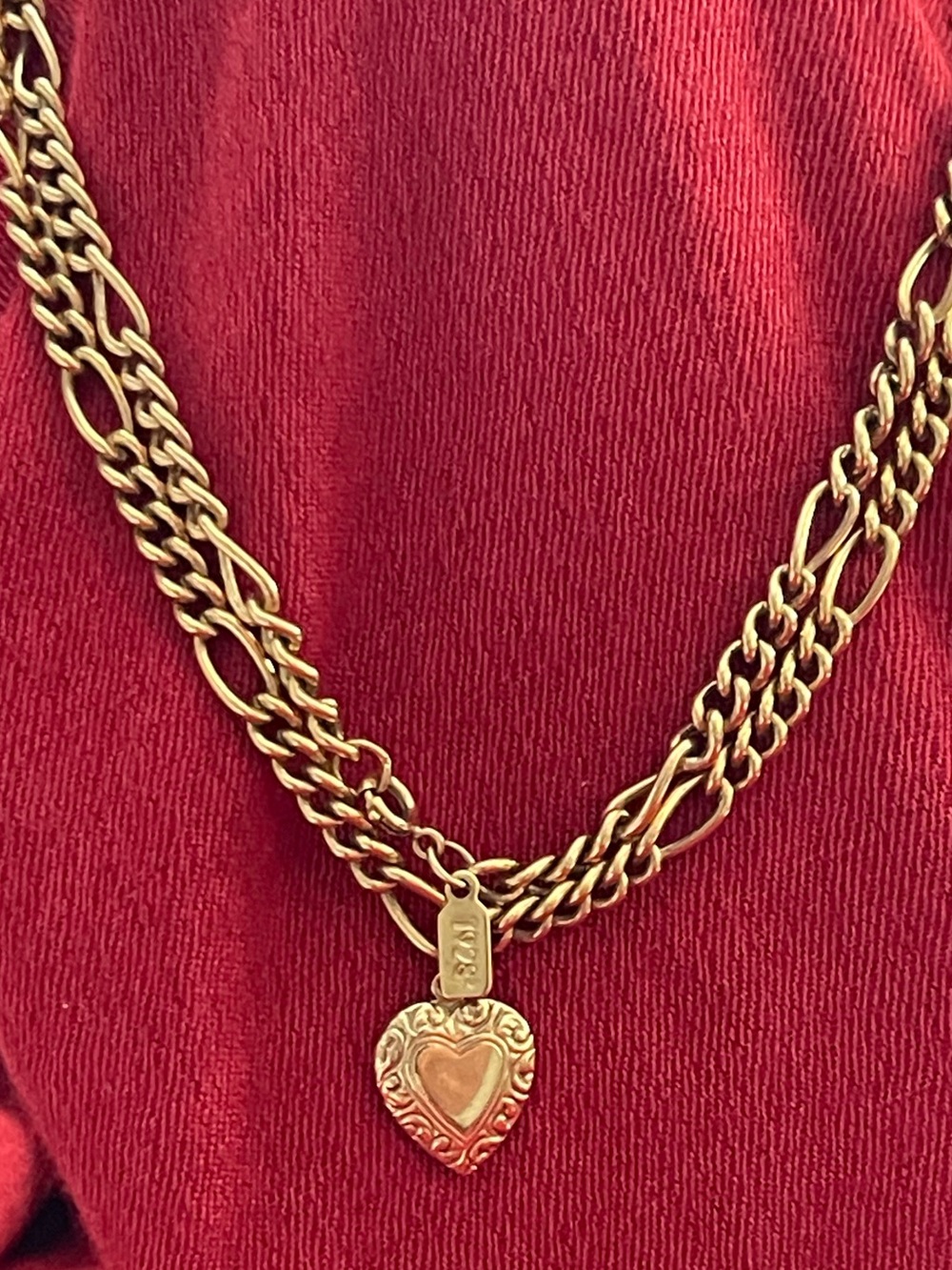 1928 Gold-Tone Heart Pendant Figaro Chain Necklace Women’s Vintage Style